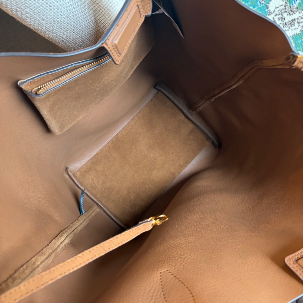 Madewell Oversized suede shopper tote (Dried Acorn) - Picture 3 of 9